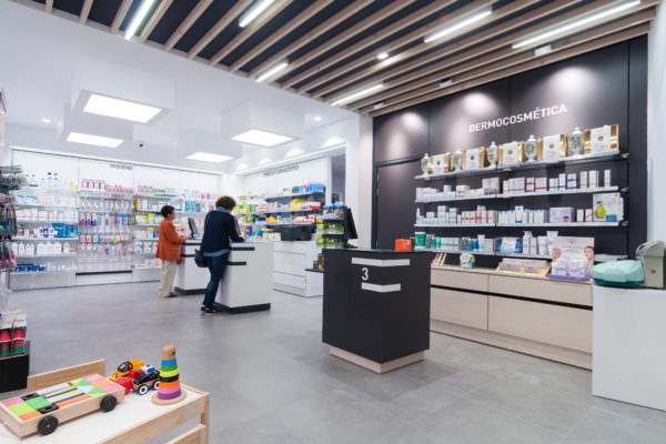 Interioristas Valencia farmacia